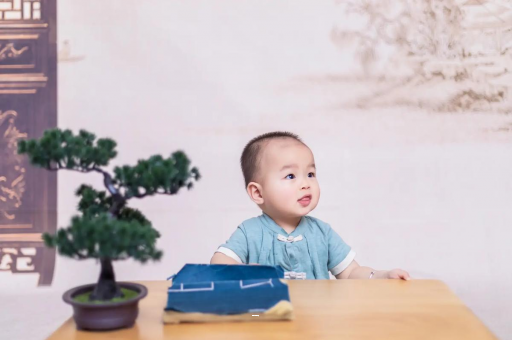 西双版纳宝宝被跳蚤咬了 西双版纳宝宝被跳蚤咬了